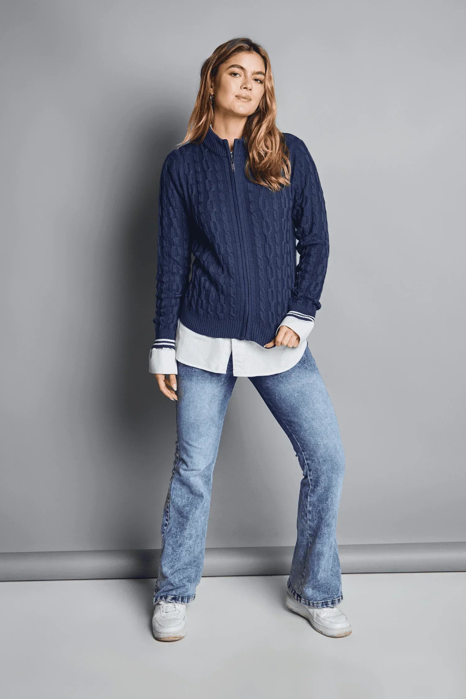 Chaqueta Siena – Sofisticación en Tejido de Punto